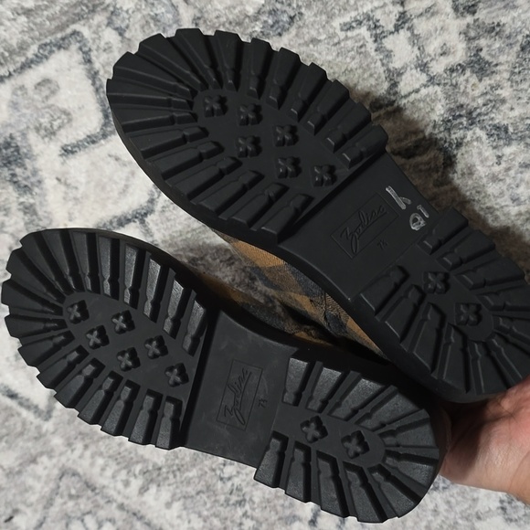 ZODIAC Shiloh Chunky Water Repellent Chelsea Bootie, Tan Black Buffalo Plaid 7.5 - Picture 12 of 15